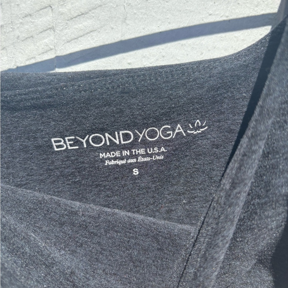 Beyond Yoga Spacedye One & Only Shoulder Cropped Tank Black Small - Picture 4 of 6